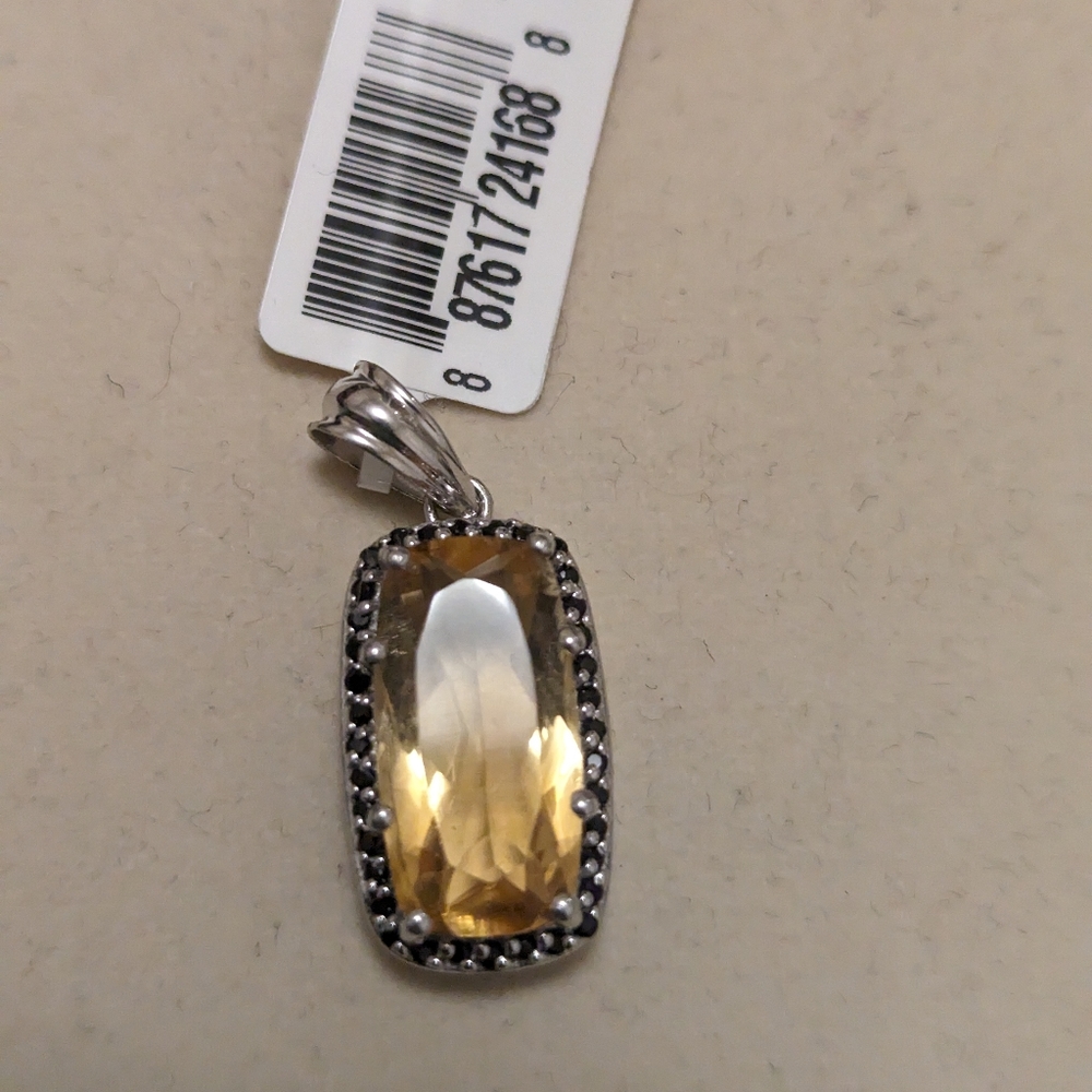Very elegant 925 Starling silver pandent with citrine and sapphire